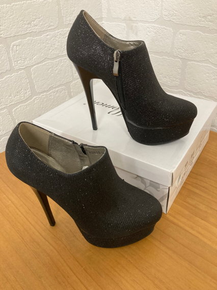 Brand New in Box Black Sparkle Zip High Heel from Belle Woman size 3