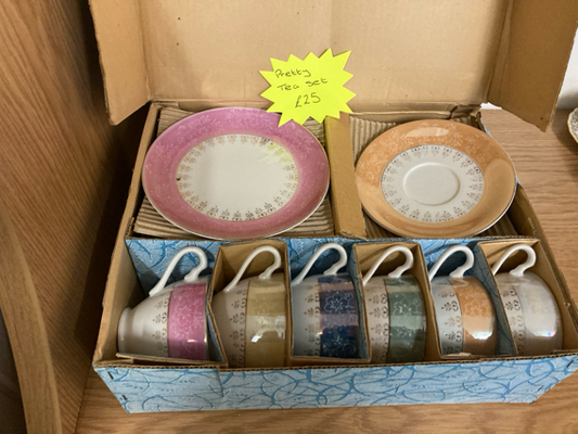 Very Pretty 18 Piece pearlescent Colourful Tea Set in Box